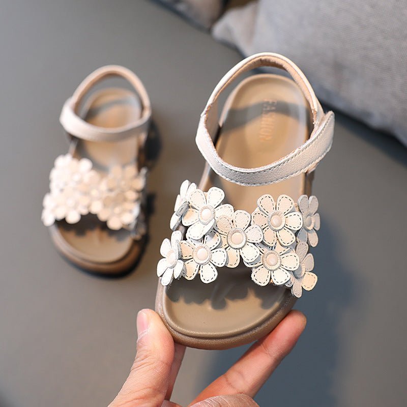 Korean Version Of The Big Kids Flower Soft-soled Beach Shoes $45.85 Dana Fashion Color: Beige Shoe size: 21 Baby & Mother Product Information: Upper material: microfiber leather Function: Lightweight, non-slip, wear-resistant Pattern: plain Sole Material: