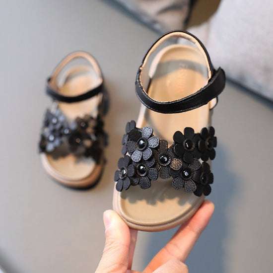 Korean Version Of The Big Kids Flower Soft-soled Beach Shoes $45.85 Dana Fashion Color: Black Shoe size: 21 Baby & Mother Product Information: Upper material: microfiber leather Function: Lightweight, non-slip, wear-resistant Pattern: plain Sole Material: