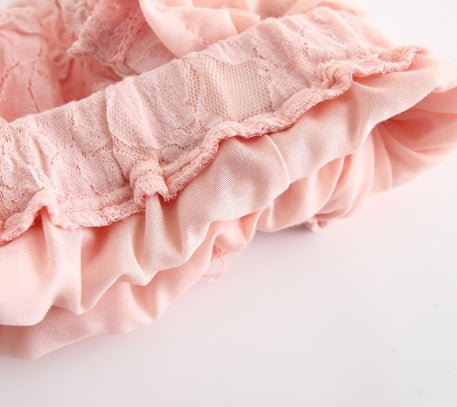 Lace shorts, girls' clothing, flower hot pants $26.30 Dana Fashion Color: pink Appropriate Height: 100cm Baby Clothing Suitable for ages: small and medium children (3~8 years old, 100~140cm) Pants length: shorts Pattern: flower, solid color Fabric Name: L