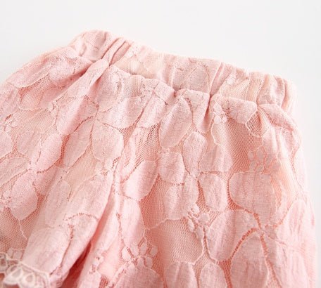 Lace shorts, girls' clothing, flower hot pants $26.30 Dana Fashion Color: pink Appropriate Height: 100cm Baby Clothing Suitable for ages: small and medium children (3~8 years old, 100~140cm) Pants length: shorts Pattern: flower, solid color Fabric Name: L