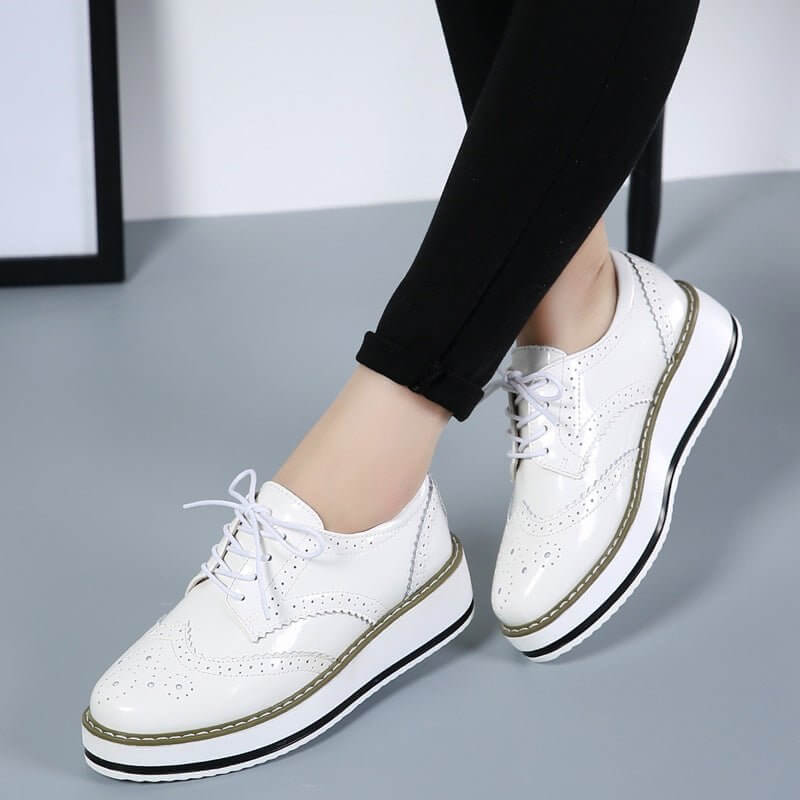 Lace-up Flats Shoes Sports British Style $64.90 Dana Fashion Color: Apricot Size: 35 Women's shoes Overview: Unique design, stylish and beautiful. Good material, comfortable feet. A variety of colors, any choice. Specification: Toe shape: round head Leath