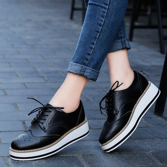 Lace-up Flats Shoes Sports British Style $64.90 Dana Fashion Color: Apricot Size: 35 Women's shoes Overview: Unique design, stylish and beautiful. Good material, comfortable feet. A variety of colors, any choice. Specification: Toe shape: round head Leath