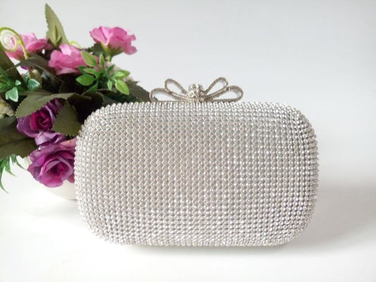 Ladies Diamond Chain Banquet Clutch Evening Rhinestone Bag $52.51 Dana Fashion Color: Gold Women's Bags Product information: Product category: dinner bag Material: metal Fabric texture: polyester Bag shape: oval Popular elements: Rhinestones Pattern: plai