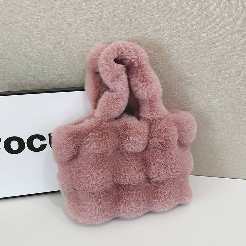 Ladies New Shoulder Large Capacity Plush Bag $22.09 Dana Fashion Color: Pink Women's Bags Product information: Lining texture: Polyester Applicable scenario: Daily configuration Color: khaki, white, gray, pink Outer bag type: Sandwich pocket Hardness: sof
