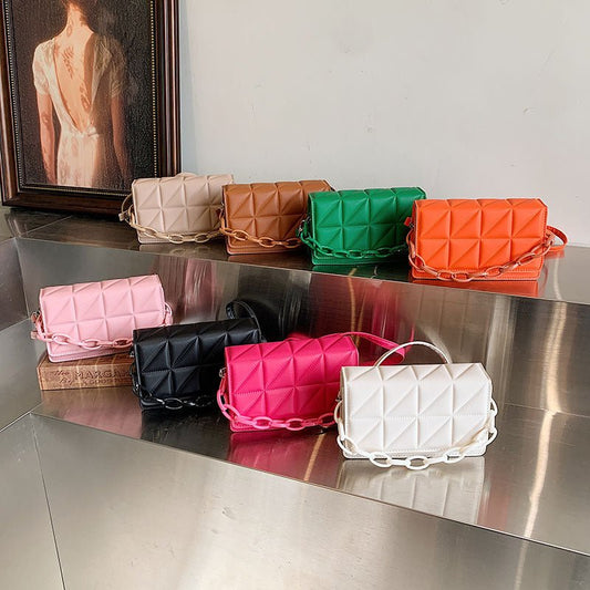 Ladies New Winter Fashion Casual Messenger Bag $26.04 Dana Fashion Color: Black Women's Bags Product information: Lining texture: Polyester Applicable scenario: Daily configuration Color: white, khaki, green, black, brown, pink, orange, rose Red Outer bag