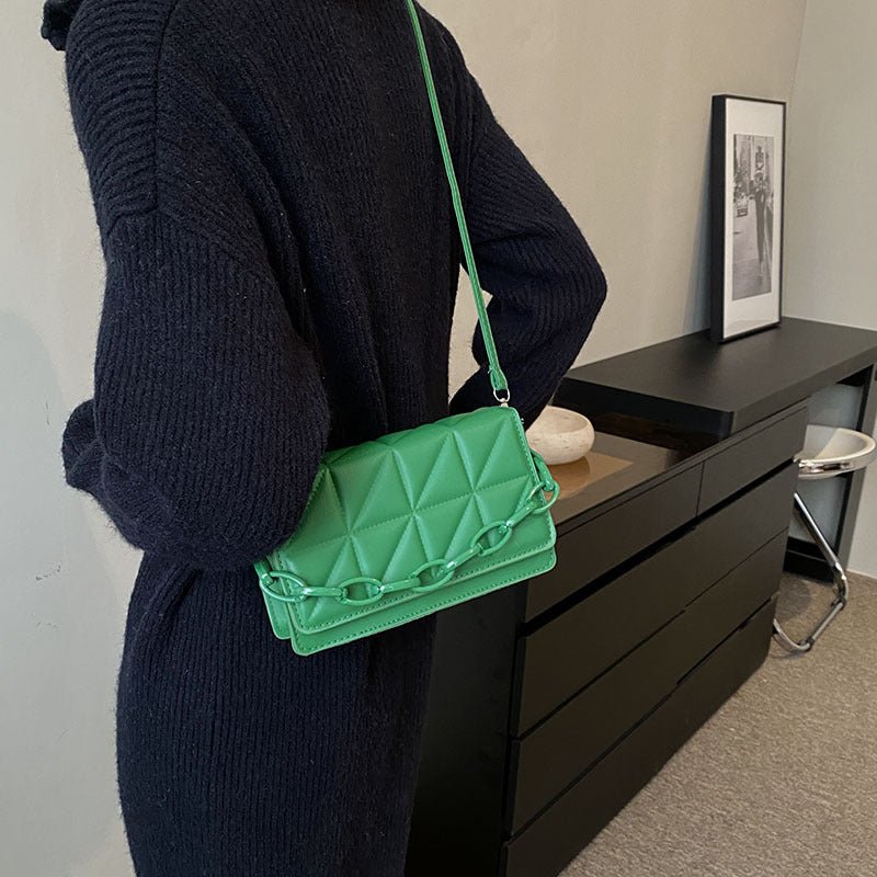 Ladies New Winter Fashion Casual Messenger Bag $26.04 Dana Fashion Color: Black Women's Bags Product information: Lining texture: Polyester Applicable scenario: Daily configuration Color: white, khaki, green, black, brown, pink, orange, rose Red Outer bag