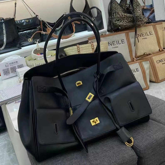 Large Capacity Commuter Shoulder Bag Female Tote Wings Style Bag $129.50 Dana Fashion Color: Black Gold Buckle Women's Bags Product information: Style: shoulder crossbody handbag Shoulder strap style: Single Closing method: Lock Color classification: blac