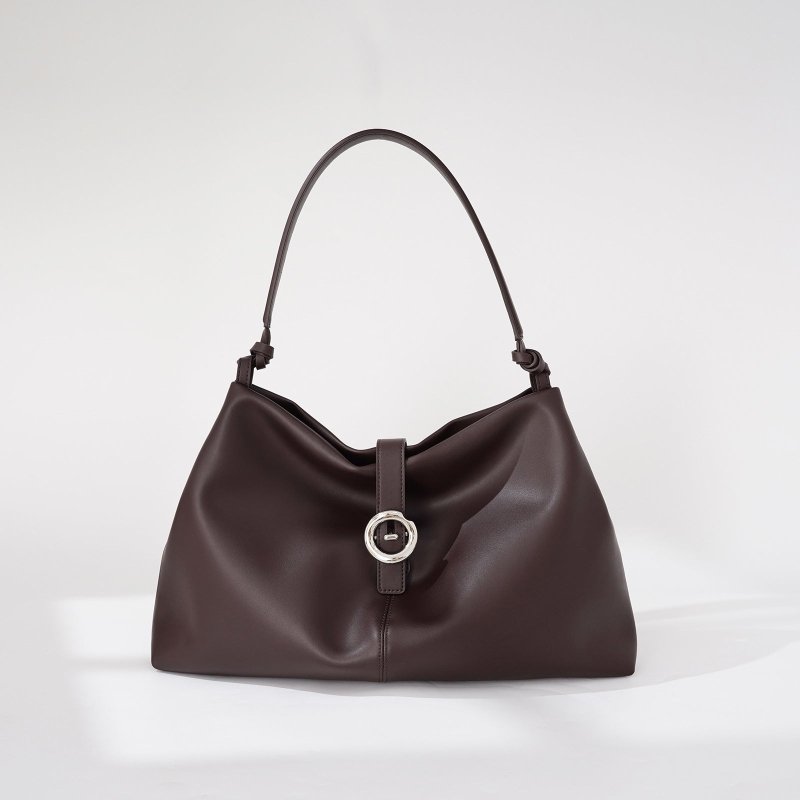 Large Capacity Commuter Tote All-match Shoulder Messenger Bag $153.00 Dana Fashion Color: Caramel Mocha Women's Bags Product information: Lining texture: polyester cotton Applicable scenarios: Daily matching Color: cherry color, caramel mocha, moss green