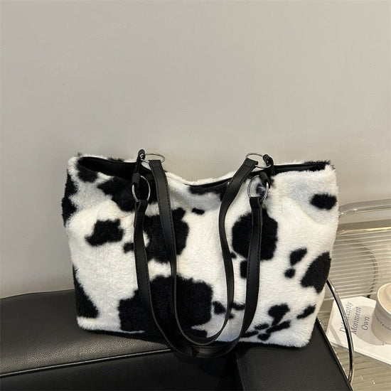 Large Capacity Fur Shoulder Tote Bag $25.00 Dana Fashion Color: Black Women's Bags Product information: Lining texture: polyester Color: black, brown, pink Hardness: medium and soft Material: Plush Suitcase shape: Horizontal Square Number of shoulder stra