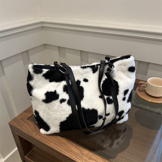 Large Capacity Fur Shoulder Tote Bag $25.00 Dana Fashion Color: Black Women's Bags Product information: Lining texture: polyester Color: black, brown, pink Hardness: medium and soft Material: Plush Suitcase shape: Horizontal Square Number of shoulder stra