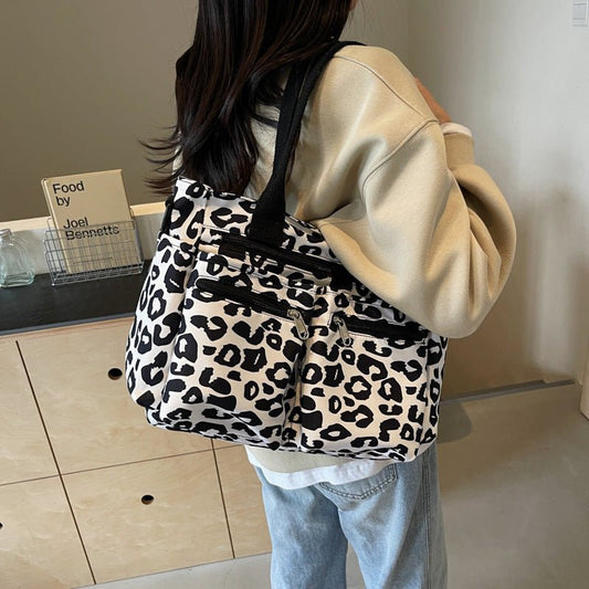 Large Capacity Leopard Print All-match Shoulder Messenger Bag $57.65 Dana Fashion Color: Beige Women's Bags Product information: Lining texture: Polyester Applicable scenario: Daily configuration Color: brown, black, Milky White, pink Hardness: soft Mater