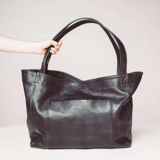 Large Capacity Oil Wax Tote Bags for Women Shoulder Bag $49.00 Dana Fashion Color: Black Women's Bags Product Information: Color: black, golden brown, reddish brown Style: European and American retro Material: PU Trendy Bags Style: Tote Bag Bag size: larg