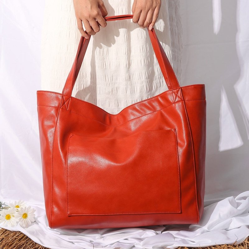 Large Capacity Oil Wax Tote Bags for Women Shoulder Bag $49.00 Dana Fashion Color: Red Women's Bags Product Information: Color: black, golden brown, reddish brown Style: European and American retro Material: PU Trendy Bags Style: Tote Bag Bag size: large