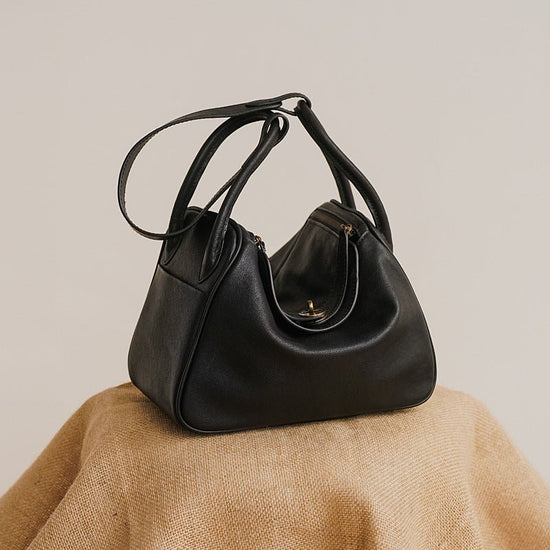 Large Capacity Shoulder Messenger Bag Urban Simple Pillow $157.50 Dana Fashion Color: Black Women's Bags Product information: Lining texture: polyester cotton Applicable scenario: Daily matching Color: brown, black Leather features: first layer cowhide Ma