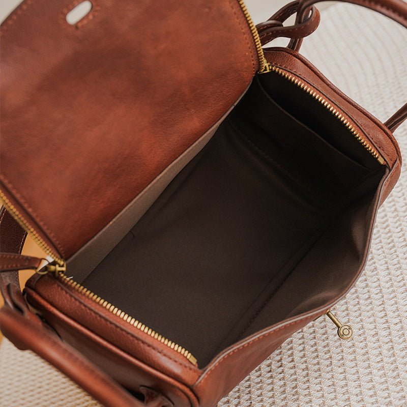Large Capacity Shoulder Messenger Bag Urban Simple Pillow $157.50 Dana Fashion Color: Black Women's Bags Product information: Lining texture: polyester cotton Applicable scenario: Daily matching Color: brown, black Leather features: first layer cowhide Ma