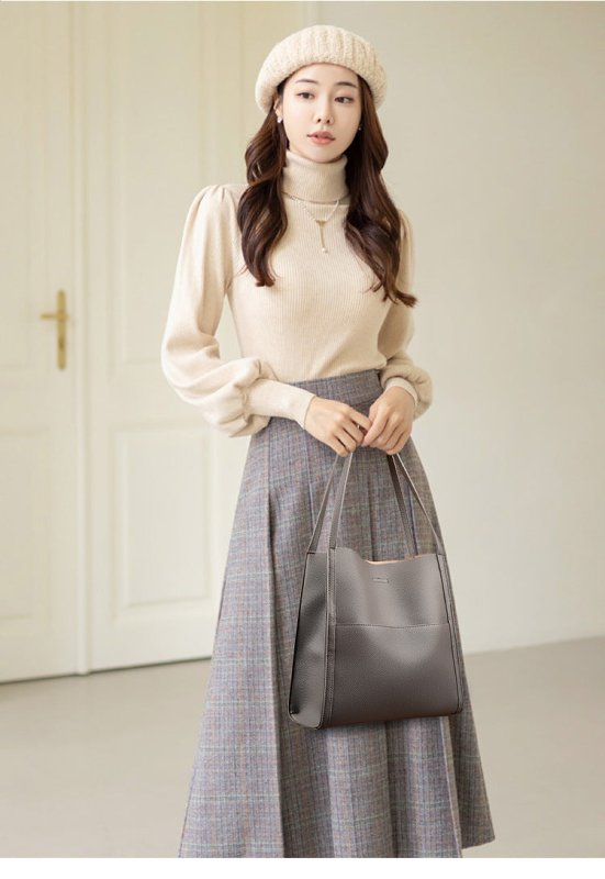 Large Capacity Totes Women's Commuter Hand-carrying Bag $69.35 Dana Fashion Color: Black Women's Bags Product information: Applicable scenarios: Daily matching Color: gray, black, green, khaki Outer bag type: Three-dimensional pocket Hardness: soft Materi