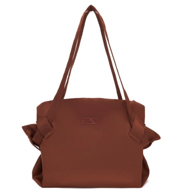 Large Capacity Travel Camping Storage Tote Bag $88.50 Dana Fashion Color: Brown Women's Bags Product information: Shoulder strap style: single Backpack mode: one shoulder Shape: horizontal square Material: Oxford cloth Color classification: black, brown P