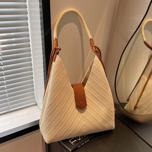 Large Capacity Underarm Tote Bag Commuting Large Bag $52.74 Dana Fashion Color: Black Women's Bags Product information: Lining texture: Polyester Applicable scenario: Daily configuration Color: black, khaki, Milky White Outer bag type: None Hardness: medi