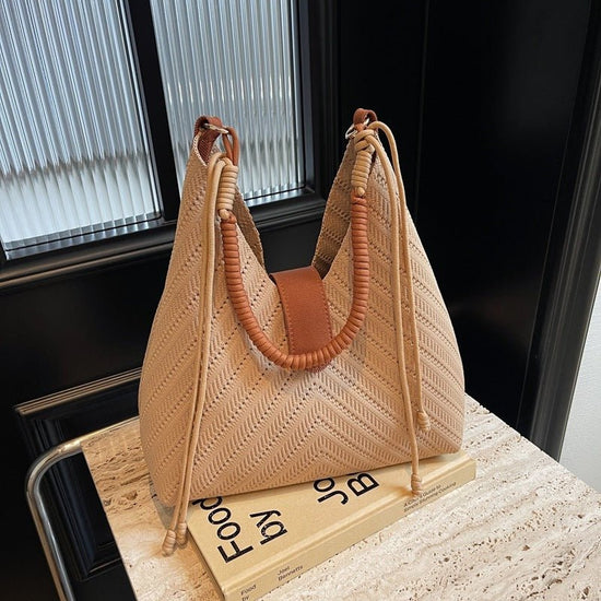 Large Capacity Underarm Tote Bag Commuting Large Bag $52.74 Dana Fashion Color: Black Women's Bags Product information: Lining texture: Polyester Applicable scenario: Daily configuration Color: black, khaki, Milky White Outer bag type: None Hardness: medi