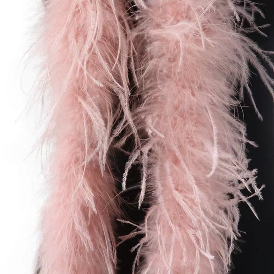 Large Ostrich Feather Handmade Beaded Fall Winter Fashion Feather Handbag $79.50 Dana Fashion Color: Vere Pink Size: 22X9X7.5 Women's Bags Product information: Lining texture: no lining Applicable scenario: Daily configuration Color: glittering, green, bl