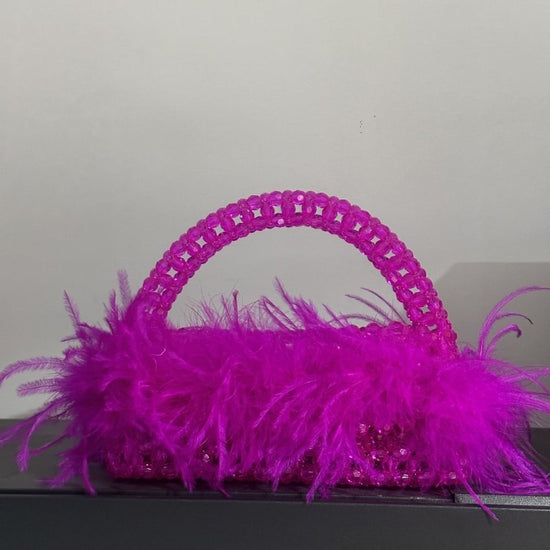 Large Ostrich Feather Handmade Beaded Fall Winter Fashion Feather Handbag $79.50 Dana Fashion Color: New Rose Red Size: 22X9X7.5 Women's Bags Product information: Lining texture: no lining Applicable scenario: Daily configuration Color: glittering, green,