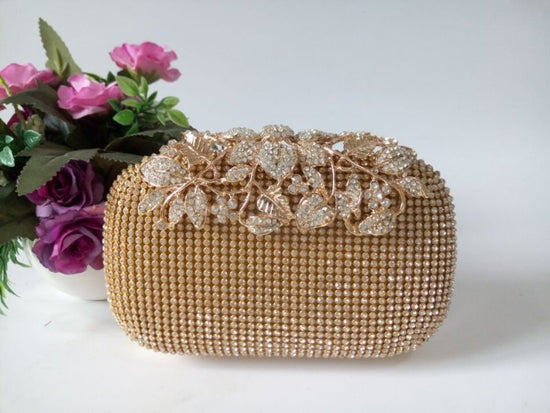 Leaf-shaped Flowers Diamond Dinner Clutch $66.86 Dana Fashion Color: Gold Women's Bags Product information: Lining texture: Satin Pattern: leaves with diamonds Color: red, black, gold, silver, colorful crystal gold Bag Size: 16cm * 5cm * 12cm (manual meas