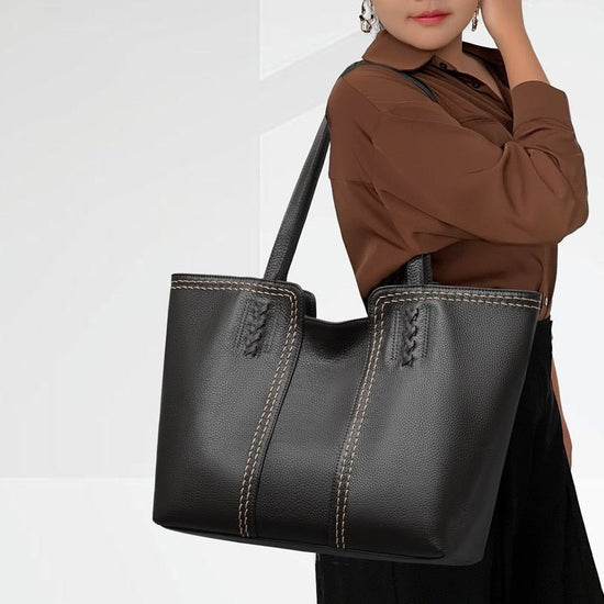Leather Bag For Woman New Women's Tote Bag $146.50 Dana Fashion Color: Black Women's Bags Product information: Lining texture: Polyester Applicable scenarios: Daily configuration Color: khaki, Black Outer bag type: slit pocket Leather features: two-layer