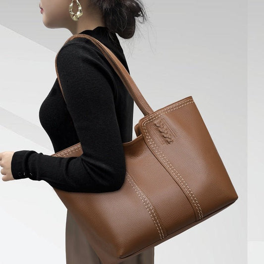 Leather Bag For Woman New Women's Tote Bag $146.50 Dana Fashion Color: Black Women's Bags Product information: Lining texture: Polyester Applicable scenarios: Daily configuration Color: khaki, Black Outer bag type: slit pocket Leather features: two-layer
