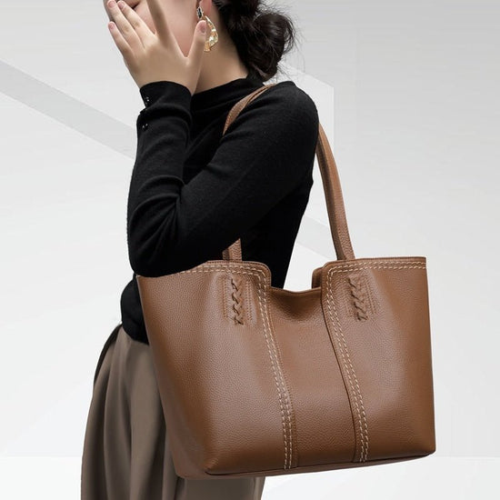 Leather Bag For Woman New Women's Tote Bag $146.50 Dana Fashion Color: Black Women's Bags Product information: Lining texture: Polyester Applicable scenarios: Daily configuration Color: khaki, Black Outer bag type: slit pocket Leather features: two-layer