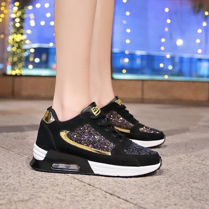 Leisure Casual Breathable Muffin Shoes For Students $47.90 Dana Fashion Color: Black gold Size: 35 Women's shoes Product Information: Style: Casual Fabric: Frosted Lining: Single Sole: Polyurethane sole Code number: 35-40 High heel: 4CM Color: Black gold/