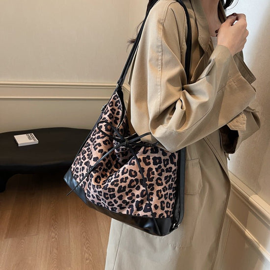 Leopard Print Personality Large Capacity Fashion Backpack Three-purpose $25.11 Dana Fashion Color: Brown Women's Bags Product information: Lining texture: Polyester Applicable scenario: Daily configuration Color: Brown, Brown Outer bag type: Sandwich pock