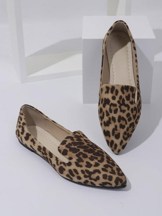 Leopard Print Shallow Mouth Pointed Flat Shoes Casual $24.90 Dana Fashion Color: Dark Brown Leopard Print Size: 36 Women's shoes Product information: Pattern: Leopard print Lining material: Cotton Applicable sports: Universal Color: khaki, leopard print,