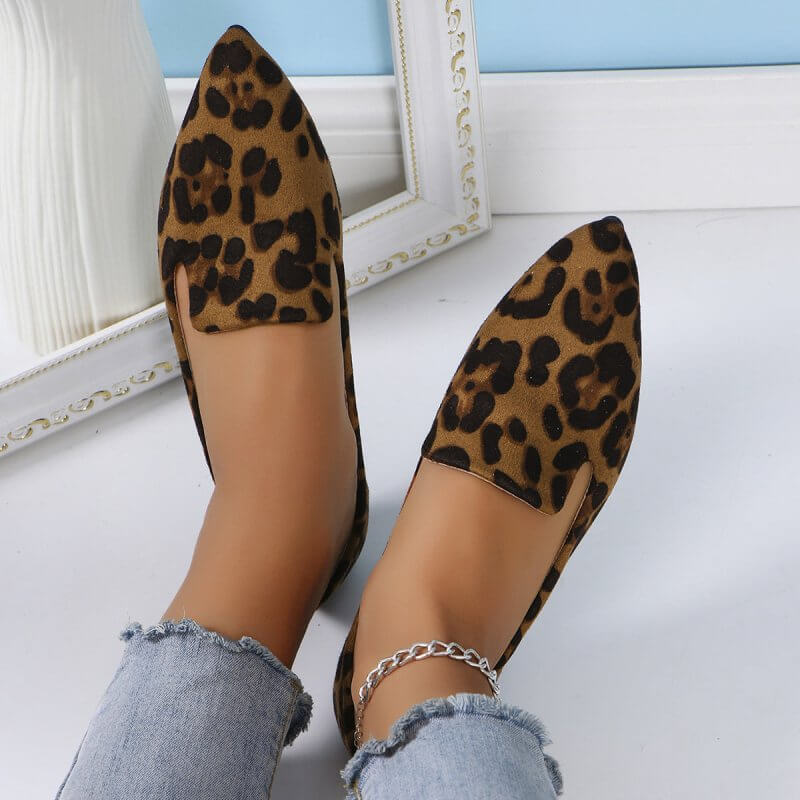 Leopard Print Shallow Mouth Pointed Flat Shoes Casual $24.90 Dana Fashion Color: Dark Brown Leopard Print Size: 36 Women's shoes Product information: Pattern: Leopard print Lining material: Cotton Applicable sports: Universal Color: khaki, leopard print,