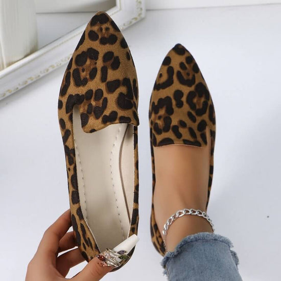 Leopard Print Shallow Mouth Pointed Flat Shoes Casual $24.90 Dana Fashion Color: Dark Brown Leopard Print Size: 36 Women's shoes Product information: Pattern: Leopard print Lining material: Cotton Applicable sports: Universal Color: khaki, leopard print,