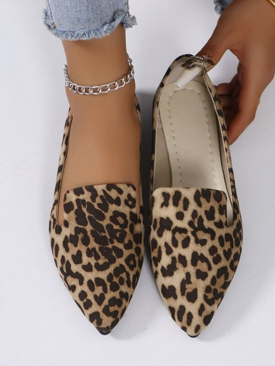 Leopard Print Shallow Mouth Pointed Flat Shoes Casual $24.90 Dana Fashion Color: Dark Brown Leopard Print Size: 36 Women's shoes Product information: Pattern: Leopard print Lining material: Cotton Applicable sports: Universal Color: khaki, leopard print,
