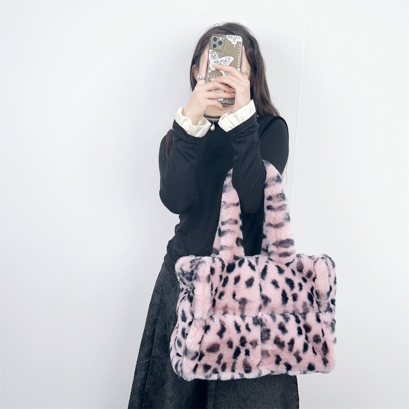 Leopard Print Tote Shoulder Messenger Bag Large Capacity $59.00 Dana Fashion Color: Brown Women's Bags Product information: Color: pink leopard print, light khaki, leopard print, gray leopard print, brown leopard print, white leopard print Applicable Gend