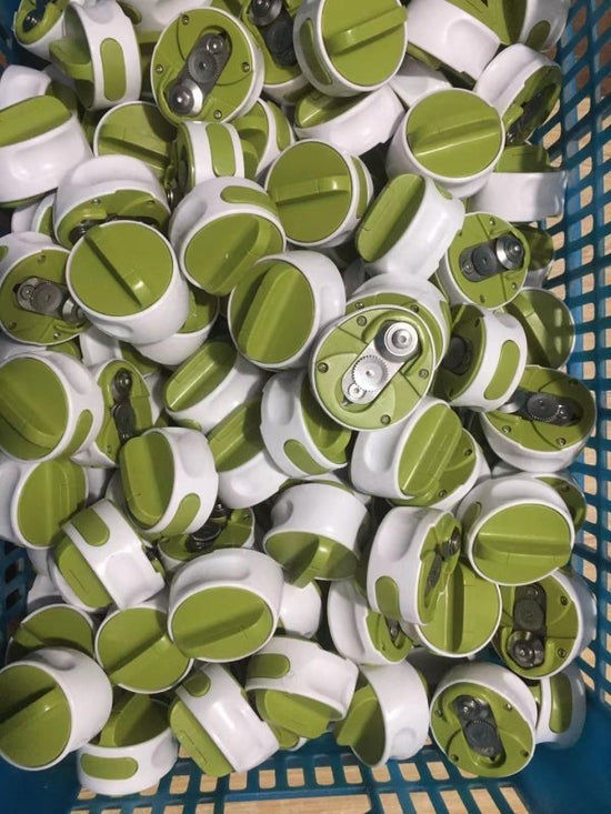 Lid Opener Screw Kitchen Utility Gadget Labor Saving $17.50 Dana Fashion Color: Green Dana's Kitchen Product information: Product Category: Bottle Opener Material: Stainless steel Specifications: 6.7*6.2*4.8cm Color: green, red Packing list: Bottle opener