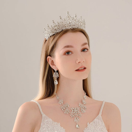 Light Luxury Socialite Style Hair Accessories Wedding Dress Headdress $29.65 Dana Fashion Color: Silver Women's Accessories Product information: Treatment Process: Diamond Purpose: 18 adult ceremony Crown photography accessories bridal veil crown Color: S