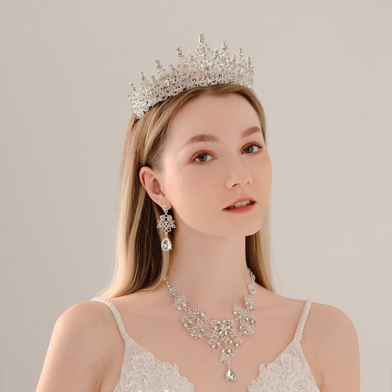 Light Luxury Socialite Style Hair Accessories Wedding Dress Headdress $29.65 Dana Fashion Color: Silver Women's Accessories Product information: Treatment Process: Diamond Purpose: 18 adult ceremony Crown photography accessories bridal veil crown Color: S