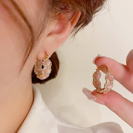 Light Luxury Unique Elegance Retro Opal Circle Ear Clip $19.99 Dana Fashion Color: Gray Women's Accessories Product information: Treatment Process: real gold plating Color: Pink Opal circle ear clip (thick real gold plating), Gray zircon circle ear clip (