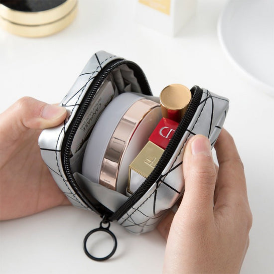 Lipstick PU Waterproof Portable Mini Bag $12.43 Dana Fashion Color: Silver Women's Bags Product information: Color: green, pink, sky blue, apricot, black, silver Scope of Application: stationery, sanitary napkins, cosmetics, medicine, sundries, toiletries
