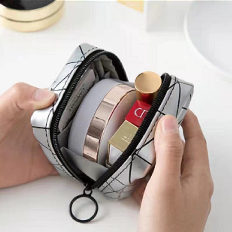 Lipstick PU Waterproof Portable Mini Bag $12.43 Dana Fashion Color: Apricot Women's Bags Product information: Color: green, pink, sky blue, apricot, black, silver Scope of Application: stationery, sanitary napkins, cosmetics, medicine, sundries, toiletrie