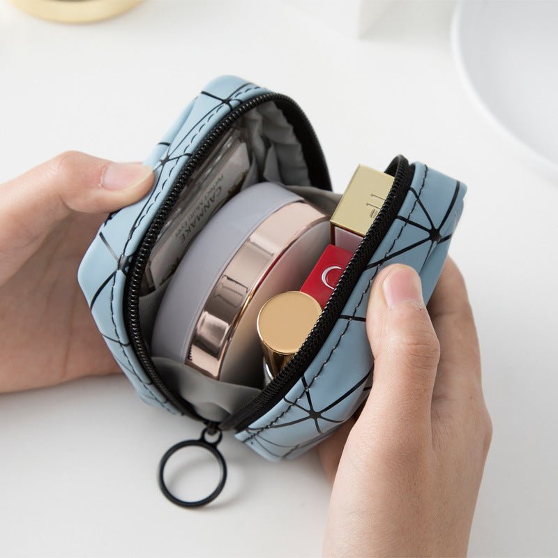 Lipstick PU Waterproof Portable Mini Bag $12.43 Dana Fashion Color: Sky Blue Women's Bags Product information: Color: green, pink, sky blue, apricot, black, silver Scope of Application: stationery, sanitary napkins, cosmetics, medicine, sundries, toiletri