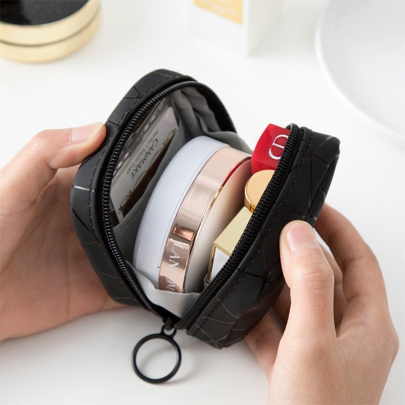 Lipstick PU Waterproof Portable Mini Bag $12.43 Dana Fashion Color: Black Women's Bags Product information: Color: green, pink, sky blue, apricot, black, silver Scope of Application: stationery, sanitary napkins, cosmetics, medicine, sundries, toiletries,