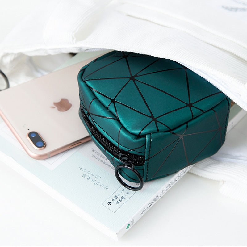 Lipstick PU Waterproof Portable Mini Bag $12.43 Dana Fashion Color: Apricot Women's Bags Product information: Color: green, pink, sky blue, apricot, black, silver Scope of Application: stationery, sanitary napkins, cosmetics, medicine, sundries, toiletrie