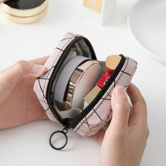 Lipstick PU Waterproof Portable Mini Bag $12.43 Dana Fashion Color: Pink Women's Bags Product information: Color: green, pink, sky blue, apricot, black, silver Scope of Application: stationery, sanitary napkins, cosmetics, medicine, sundries, toiletries,