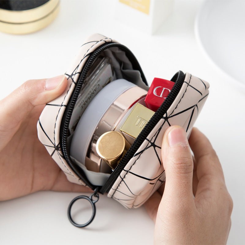 Lipstick PU Waterproof Portable Mini Bag $12.43 Dana Fashion Color: Apricot Women's Bags Product information: Color: green, pink, sky blue, apricot, black, silver Scope of Application: stationery, sanitary napkins, cosmetics, medicine, sundries, toiletrie