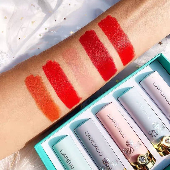 Lipstick set $18.00 Dana Fashion Style: Suit makeup Shelf life: 3 years Skin Type: General Efficacy: Modification Category: Lip gloss, lipstick, lip gloss