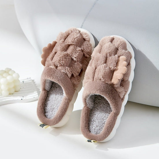 Little Wing Cotton Slippers Feeling Of Walking On Shit $30.18 Dana Fashion Color: Brown Size: 38to39 Women's shoes Product information: Color: gray, pink, green, skin pink Brown Heel shape: U-shaped Size: 36-37 (suitable for 35-36),38-39 (suitable for 37-