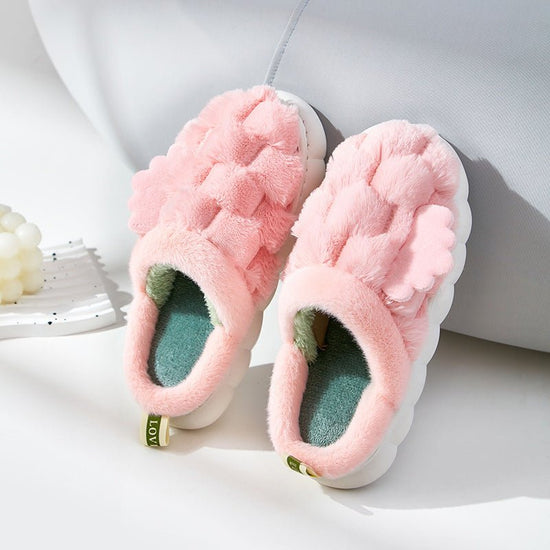 Little Wing Cotton Slippers Feeling Of Walking On Shit $29.82 Dana Fashion Color: Pink Size: 36to37 Women's shoes Product information: Color: gray, pink, green, skin pink Brown Heel shape: U-shaped Size: 36-37 (suitable for 35-36),38-39 (suitable for 37-3